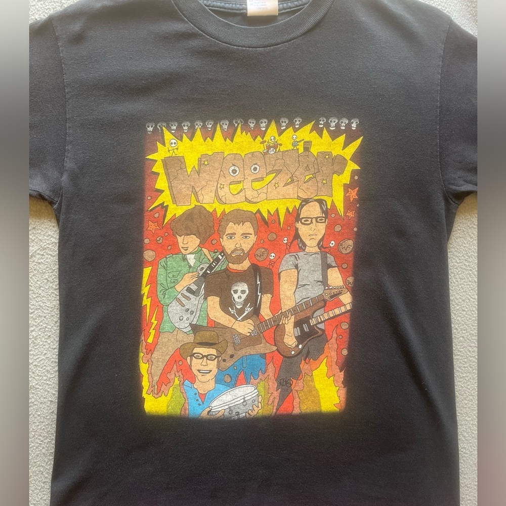 Vintage, Authentic 2002 Weezer Concert T Shirt, Rare! 🖤